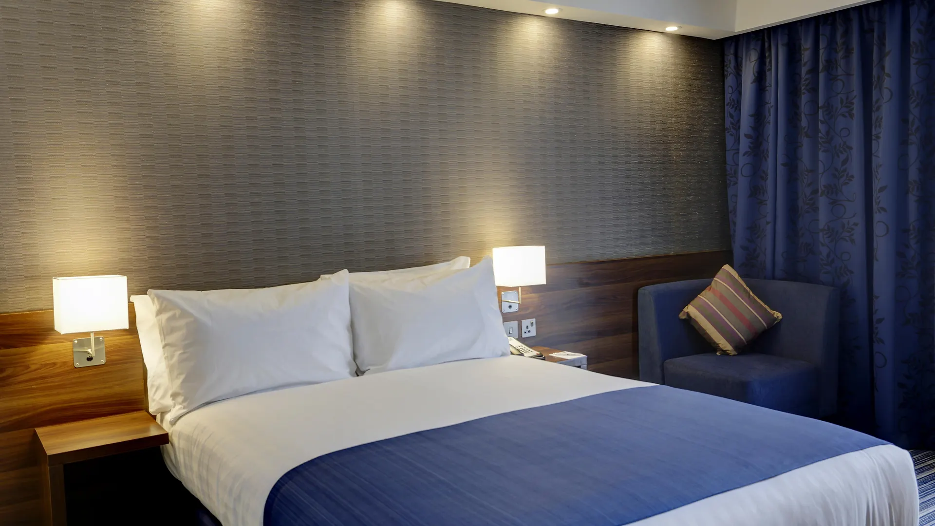 Holiday Inn Express London - Excel By Ihg Hotell