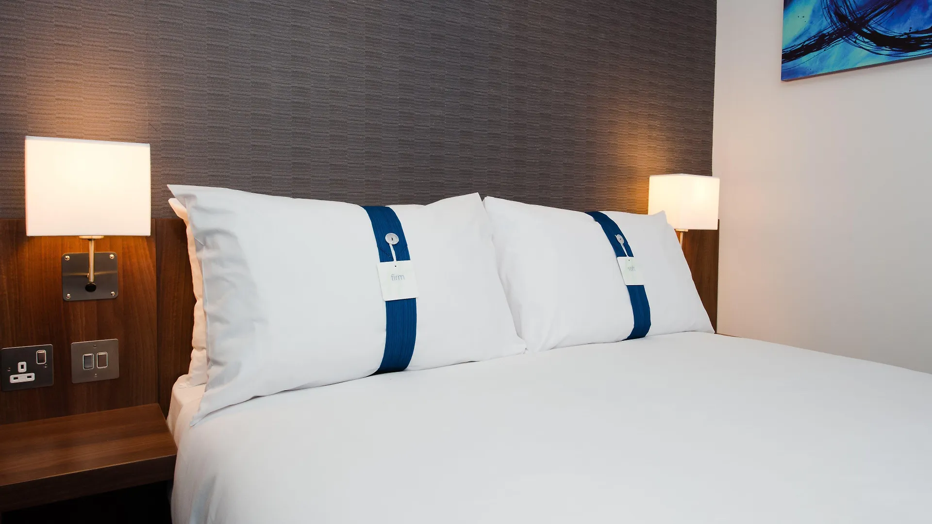 Holiday Inn Express London - Excel By Ihg