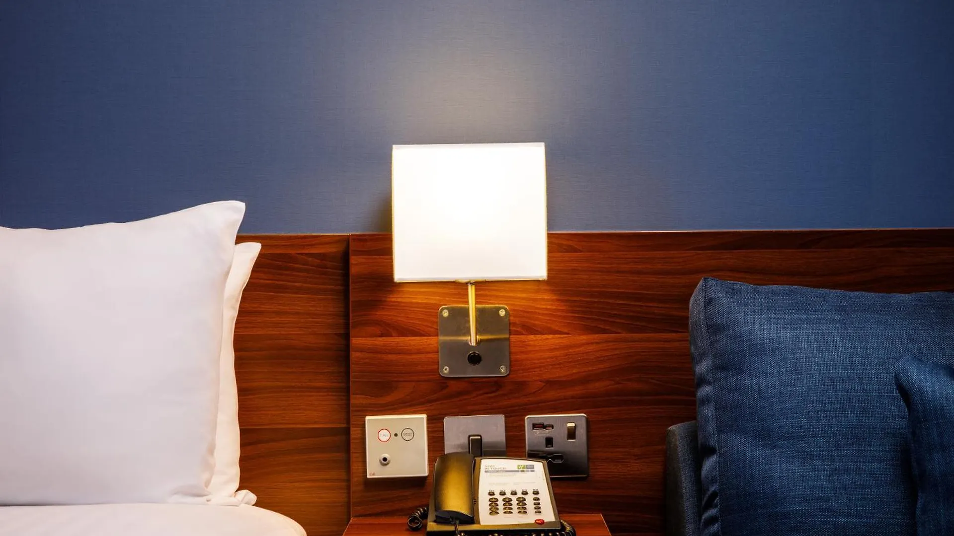 Holiday Inn Express London - Excel By Ihg Hotell