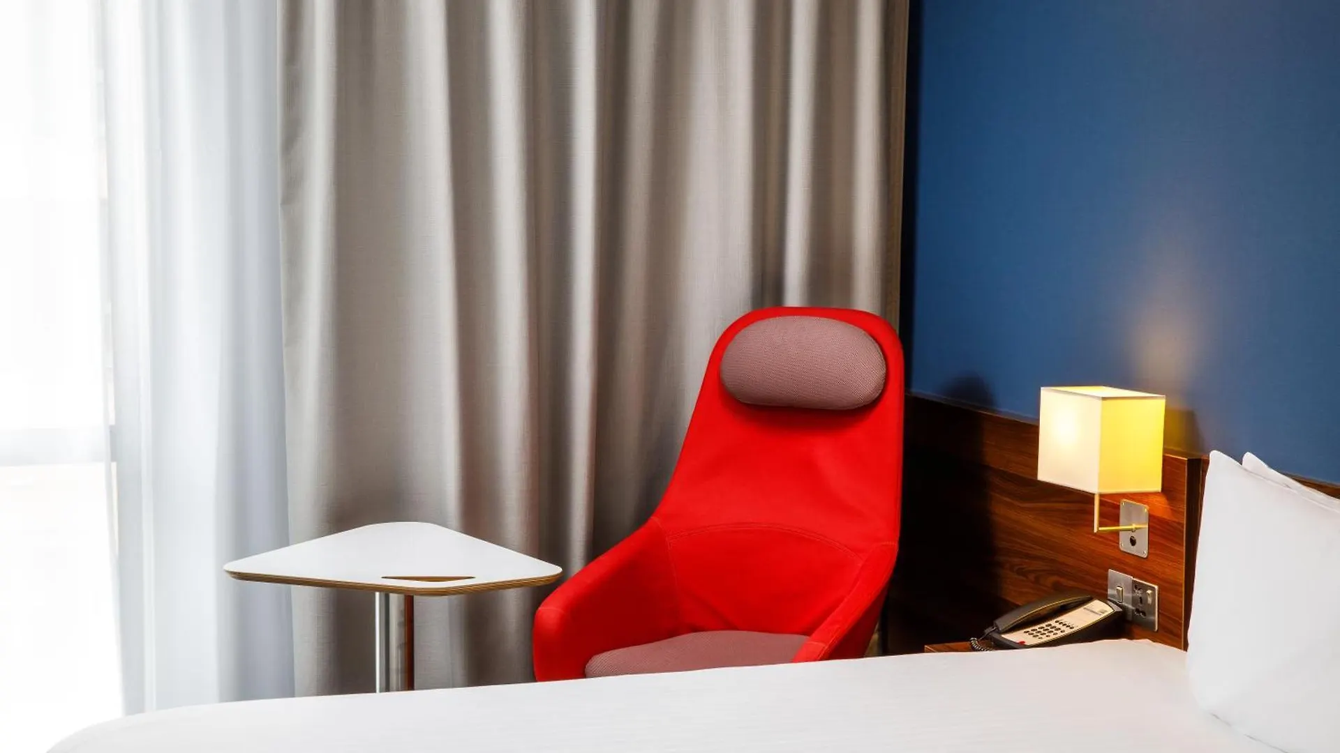 Holiday Inn Express London - Excel By Ihg Hotell